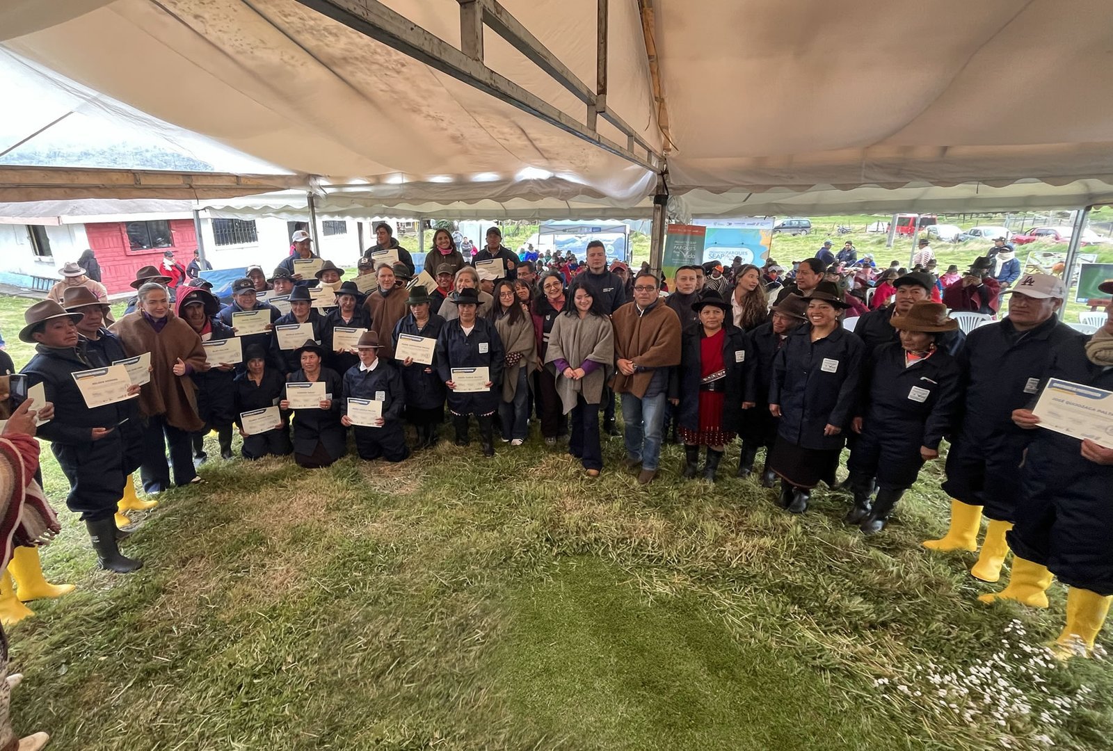 Ecuador impulsa una producción sostenible con la entrega de insumos, nuevos centros comunitarios y formación de promotores rurales